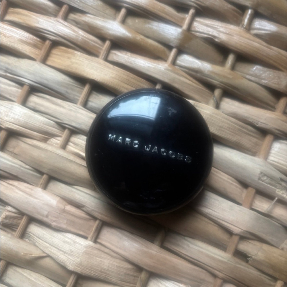 Marc Jacobs Glossy Black Compact